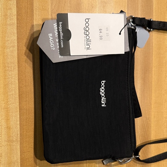 Baggallini Handbags - Baggallini Black Belt Bag